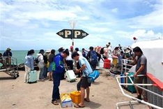 Thousands of tourists leave Phu Quoc after boat services resumed