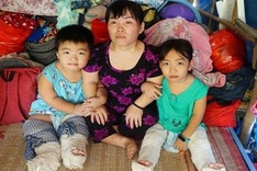 Mother struggles to raise children alone