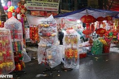 Hanoi markets deserted ahead of Tet due to Covid-19 outbreak