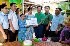 Dantri readers help orphan sisters overcome difficult times