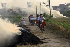 Straw burning harms many northern provinces