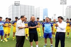 Vietnamese team encouraged ahead of Thailand departure for World Cup qualifiers