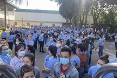 Thousands of workers strike as company delays salary payment