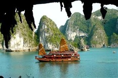 Vietnam’s Ha Long bay named among world’s 50 most beautiful natural wonders