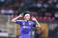 Nguyen Van Quyet listed among best midfielders in Asia