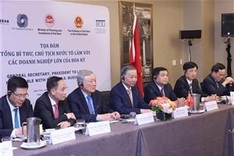 Top leader attends forum with leading US businesses