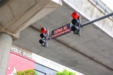Pedestrian traffic lights fail to work in Hanoi