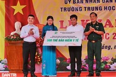 500 disadvantaged students given health insurance in Dong Thap