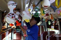 Stuffed toys cheer up bus passengers