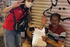 HCM City students offer free meals to homeless people