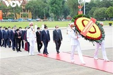 Party, State leaders pay tribute to President Ho Chi Minh on his birthday