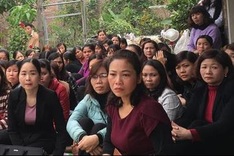 Hundreds of teachers face tests to keep Hanoi jobs