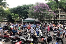 Vietnamese parents spend huge money on students' cram schools