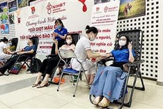 Thousands of people join blood donation event in Hanoi