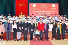 Shinnyo-en Foundation presents 57 scholarships to Nam Dinh students