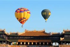 Hue hot air balloon festival kicks off