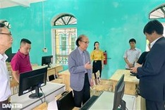 Vietnam Study Promotion Fund presents computers to Hoa Binh school