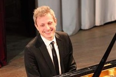 French pianist to perform works for the left hand