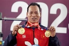 Two powerlifters to carry Vietnamese flag at Paralympic Games