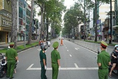 HCM City streets put under strict control amid lockdown