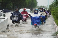 Hanoi streets deeply submerged after heavy rain