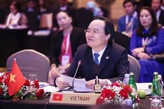 Minister highlights significance of happy studying environment