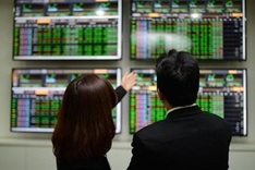 Positive signals lift the stock market