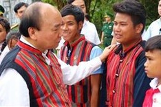 State leader pays tribute to heroes, martyrs in Quang Binh province