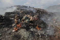 Lam Dong dumping site fire pollutes hundreds of households