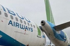 Two airplanes collide at Noi Bai airport