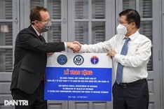 Vietnam receives ultra-low temperature freezers from the US to store Covid-19 vaccine
