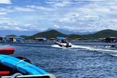 Gangsters threaten lobster farm owners in Khanh Hoa bay