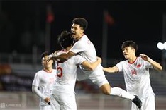 Duc Chinh heads Vietnam past Singapore for fourth consecutive win