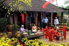 Vietnamese family tradition in Lunar New Year festival