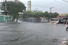 Ho Chi Minh City seriously submerged after downpour