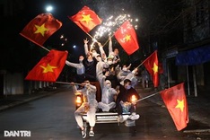 Hai Duong residents celebrate as lockdown ends