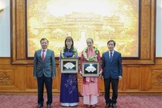 Thua Thien-Hue honours two foreign women