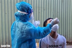 Vietnam's two biggest cities report rising Covid-19 infections