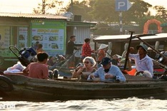 Cai Rang floating market attract foreign tourists