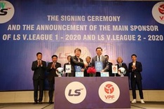Korean firm set to sponsor Vietnamese professional football leagues