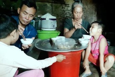 Elderly couple calls for help to raise grandchildren