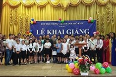 Vietnamese language class for children in Ukraine opens