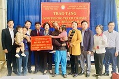 Two orphans in Phu Tho receive support