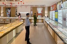 Border gate shops suspended for using foreign staff