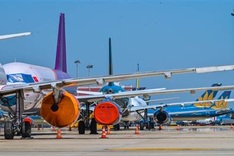 Many localities suspend flights to HCM City