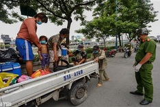 HCM City gathers homeless people for Covid-19 tests