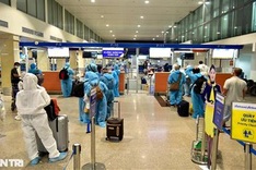 Tan Son Nhat airport busy after flight resumption