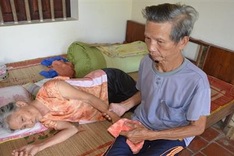 Elderly couple calls for help