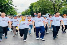 Nearly 1,000 runners partake in ASEAN Fun Walk 2023 in HCM City