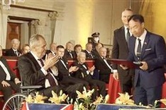 First Vietnamese-Czech honoured for service to Czech Republic